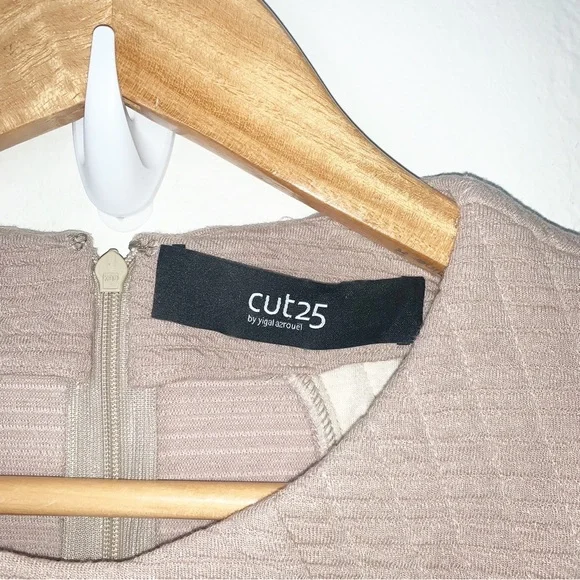 Cut 25 Yigal Azrouel Beige Sheath Dress Sz 4 Colorblock Ruffle Hem - Picture 3 of 6